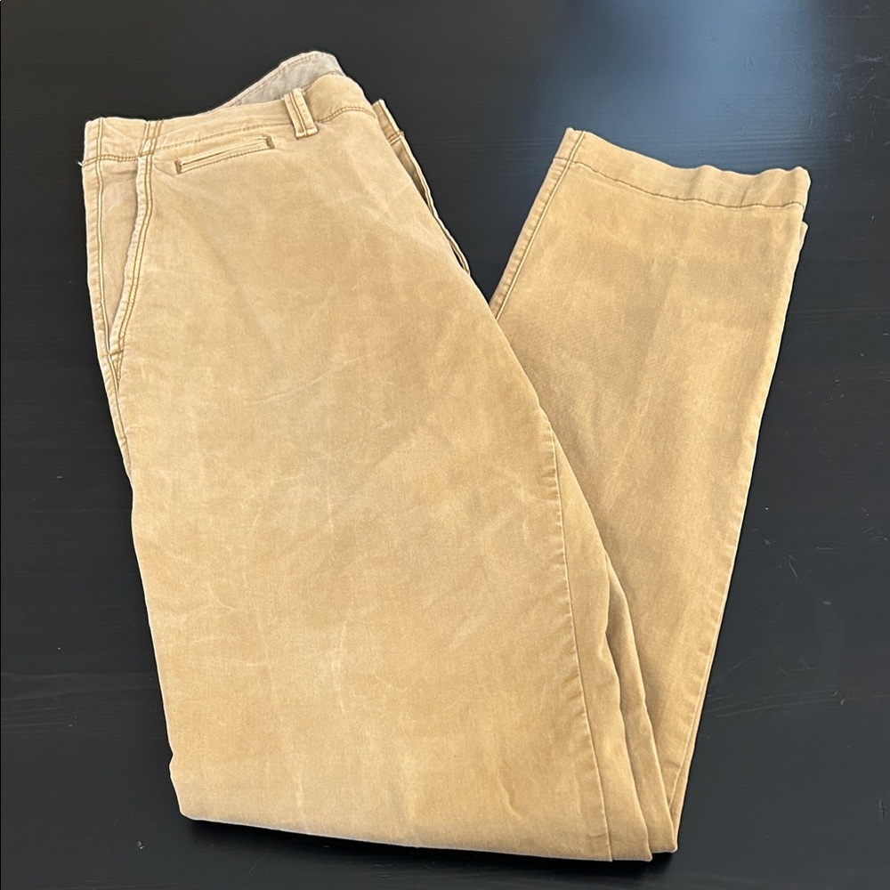 GUC 32 X 34 slim GAP khaki pants Slim fit